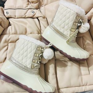 Girls MUDD duck boots